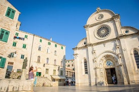 Tour durch NP Krka und Šibenik mit Eintrittskarte und Schwimmen ab Split oder Trogir