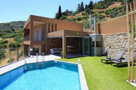 Design Villa Nicol - Heated Pool - Summer kitchen