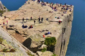 Stavanger: Prekestolen Tour with Guide and Pickup