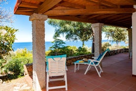 Casa vacanze a DUECENTO mt dalla spiaggia di Ottiolu - FPO1- 2 -3 con 7 camere letto