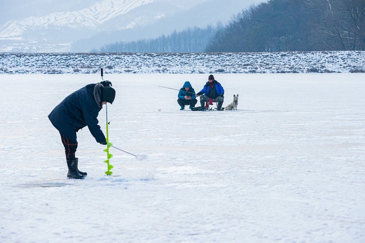 ice-fishing-4918465_1280.jpg