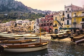 Transfert privé en yacht de luxe à Capri le matin et petit-déjeuner italien