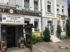 Haus Medaillon