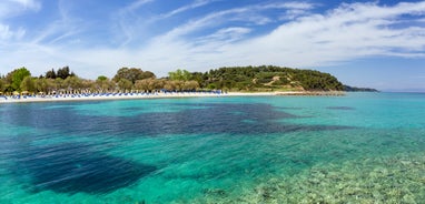 Photo of aerial view of waterfront view to the most popular village of Kallithea. It is located in the first peninsula of Halkidiki, Greece.