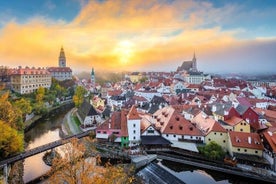 Trasferimento privato da Hallstatt a Cesky Krumlov con 2 fermate turistiche