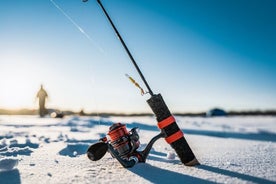  Aventura de pesca no gelo em Levi com sopa de salmão