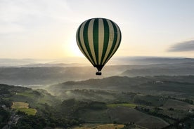 Chianti Valley Tuscany에서 열기구 타기