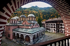 Tour del Monastero di Rila da Sofia - Pranzo, degustazione di vini e le piramidi Stob Unique