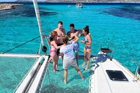 Paros: Catamaran Cruise with Swimming, Meal and Drinks