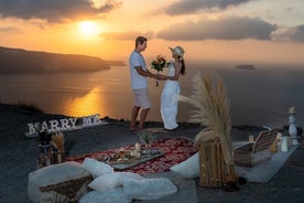 Demande en mariage Pique-nique privé au coucher du soleil à Santorin