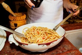 ショークッキングでストレーザの地元の家での食事体験