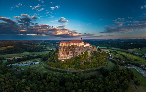 Photo of a bird's eye view of Riegersburg: A stunning aerial perspective.
