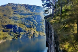 Flexible tour to Modalen Castle Hesjedalsfossen can hiking