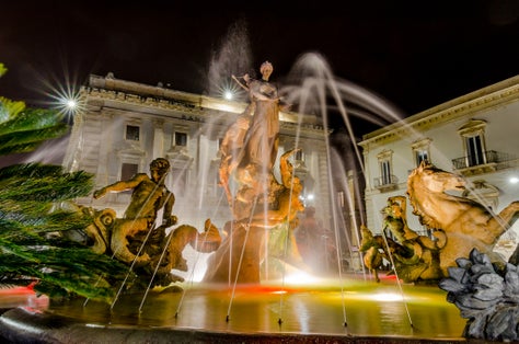 Fontana di Diana in Piazza Archimede, Siracusa, Sicily, Italy