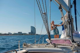 Paseo en Velero al Atardecer en Barcelona con Capitán Local