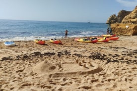 Kajakverleih am Strand von Benagil