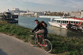 ブラチスラバアイデンティティバイクツアー