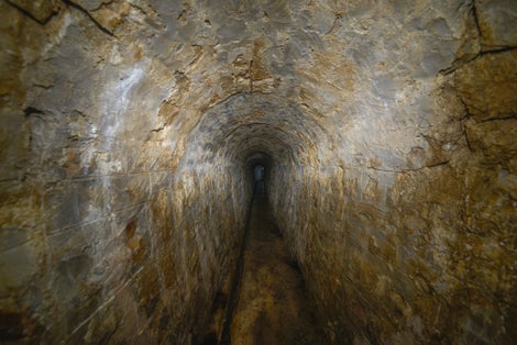photo of Bourbon aqueduct tunnel .