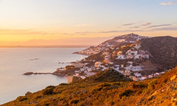 Photo of Platja De l'Almadrava in Roses on Cape Creus Catalonia, Spain.