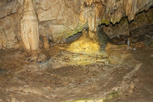 Valea Cetatii Cave