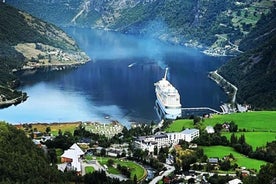 From Geiranger: Dalsnibba & Eagle Road Private Tour & Picnic