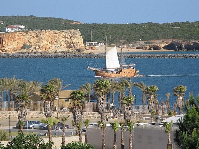 Sailing_Boat_Santa_Bernarda_Caravelo,_River_Arade,_Portimão.jpg