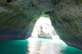 Splendido tour delle grotte private con skipper altamente specializzato