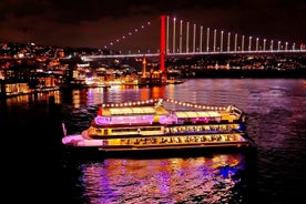 Croisière nocturne sur le Bosphore avec dîner, spectacle et table privée