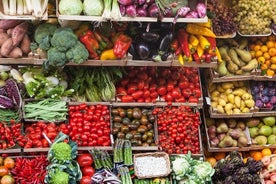 Visita al mercado local y clase de cocina privada en la casa de una Cesarina en Mantua