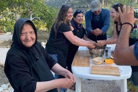 Experiencia en la granja Naxos Perivoli y clase de cocina al fuego de leña