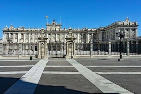 Chasse mystère autoguidée par le Palais Royal de Madrid