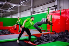 Gran diversión en GOjump Kraków-Mateczny Trampoline Park - boleto de 2 horas