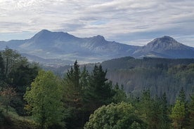 Bizkaia，Duranguesado路线。美丽的村庄和山地景观。