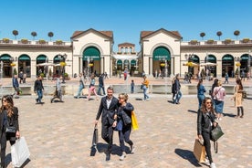 Tour privado de compras por el centro comercial Serravalle Designer Outlet desde Milán