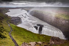 6 päivän pienryhmäseikkailukierros Islannin ympäri Reykjavikista