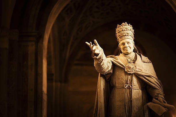 Statue of Pio IX, sculpted by Francesco Confalonieri in 1880, located at the Basilica of Sant-Ambrogio in Milan.jpg