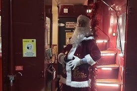 Fahrt mit dem roten Bus zusammen mit dem Weihnachtsmann in Glasgow