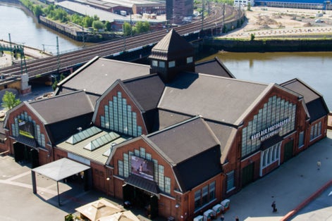 View of the north and west side of the Deichtorhallen