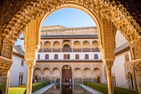 Alhambra og Generalife: Sérstök 3ja tíma einkaferð með miðum innifalinn