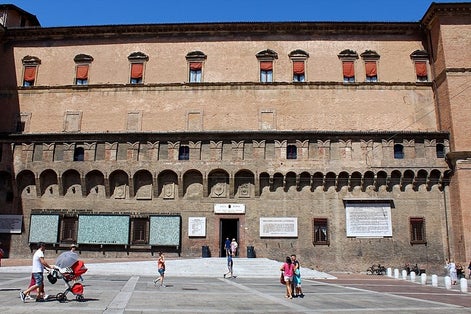 photo of Biblioteca Salaborsa .