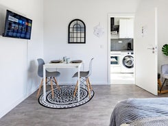 # VAZ Apartments E01 Küche, TV, Netflix, ca 15 Min Messe u HBf