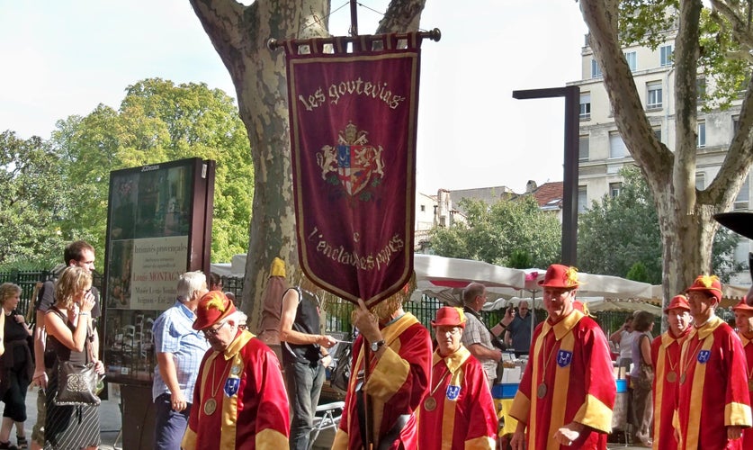Procession of the Jurade of Saint-Émilion in traditional red and cream robes during the village’s Ban des Vendanges.-min.jpg