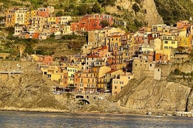 Paseo en barco de 2 horas al atardecer en Cinque Terre con degustación de pesto y focaccia