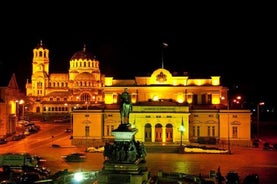 Tour panorámico de Sofía por la noche con cena y espectáculo folclórico