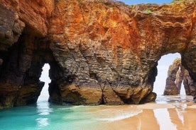 Excursión a Playa de las Catedrales, Lugo y Ribadeo desde Santiago de Compostela