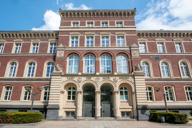 Photo of entrance to the country and district court in Duisburg, Germany.