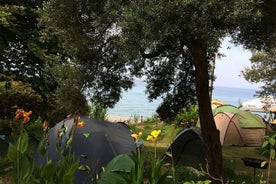 Besuchen Sie den Strand von Kroreza mit dem Boot