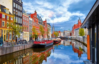 Beautiful view of Hamburg city center with town hall and Alster river, Germany.