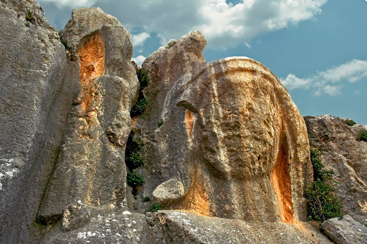 The Charoinon of the Hell is located at the North of “Cave Church of St. Pierre” about 200 m) and is an ancient carved stone bust in the mountainside above Antakya.