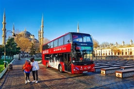 Hop-on-Hop-off-Sightseeing-Bustour mit offenem Verdeck in Istanbul